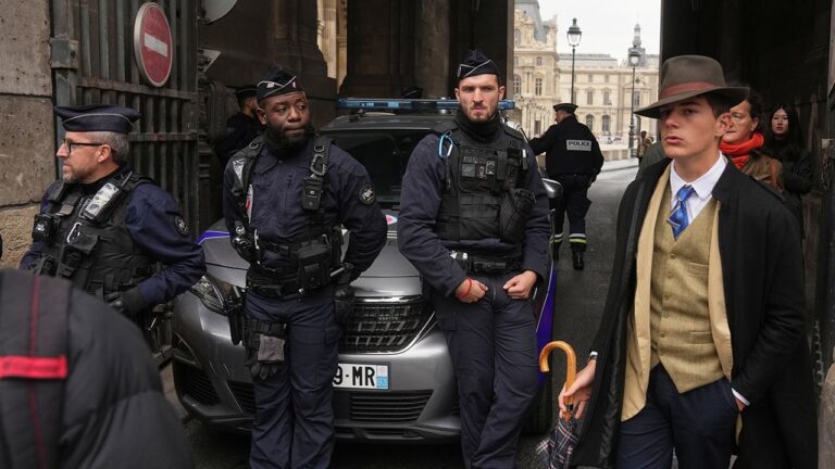 Louvre jewel heist: 4 thieves steal priceless crown jewels