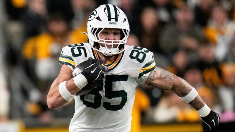 Packers beat Steelers 35-25 with Jordan Love’s 3 TDs