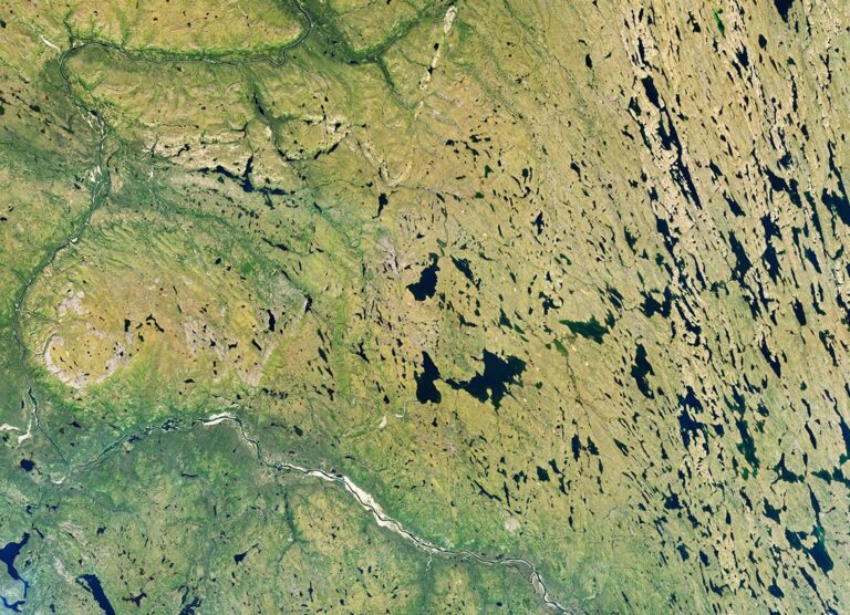 NASA Satellite Tracks Early Fall Colors in Nunavut